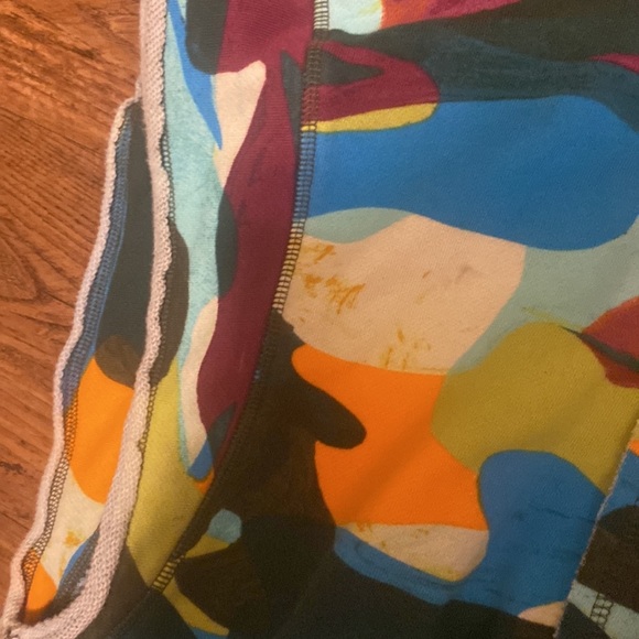 NWT**JUICY COUTURE Green Multicolor Abstract print Camo Crop Short Sleeve Hoodie - Picture 6 of 9